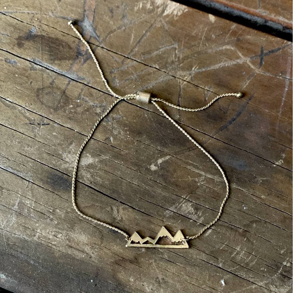 Mountain bracelet - faux gold cinch chain